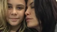Sophia Latjuba dan putri keduanya, Manuella. [foto: instagram]