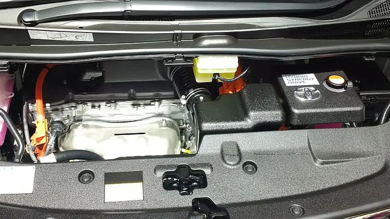 Mesin Toyota Alphard Hybrid Lebih Canggih 