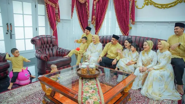 Putra Kahiyang Ayu, Al Nahyan, Kenakan Baju Koko Saat Lebaran, Warganet Justru Tunggu Foto Pakai Kutang