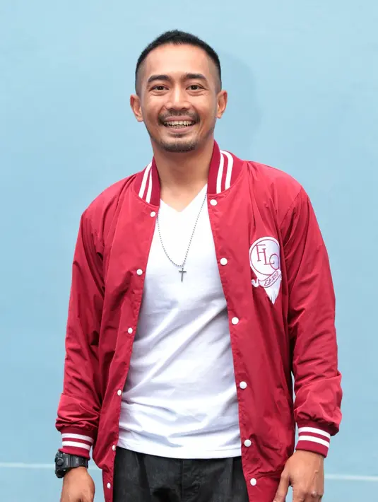 Meski masih merahasiakan tanggal pernikahannya, Yama Carlos dan Arfita Dwi Putri berjanji memberi kabar saat hari pernikahannya telah dekat. (Adrian Putra/Bintang.com)