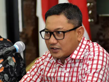 Wasekjen DPP PKB, Malik Haramain, dalam acara konferensi pers di kantor PKB, Jakarta, Minggu (4/1/2015). (Liputan6.com/Miftahul Hayat)