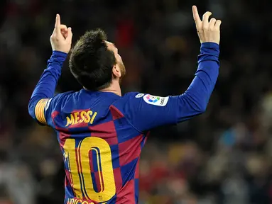 Lionel Messi telah mengenakan jersey nomor 10 di Barcelona yang dianggap sebagai nomor keramat sejak musim 2008/2009. Ia mampu menampilkan permainan terbaiknya dengan nomor tersebut hingga ujung kariernya di Blaugrana. Lantas, siapa yang layak mewarisi nomor 10? (Foto: AFP/Lluis Gene)