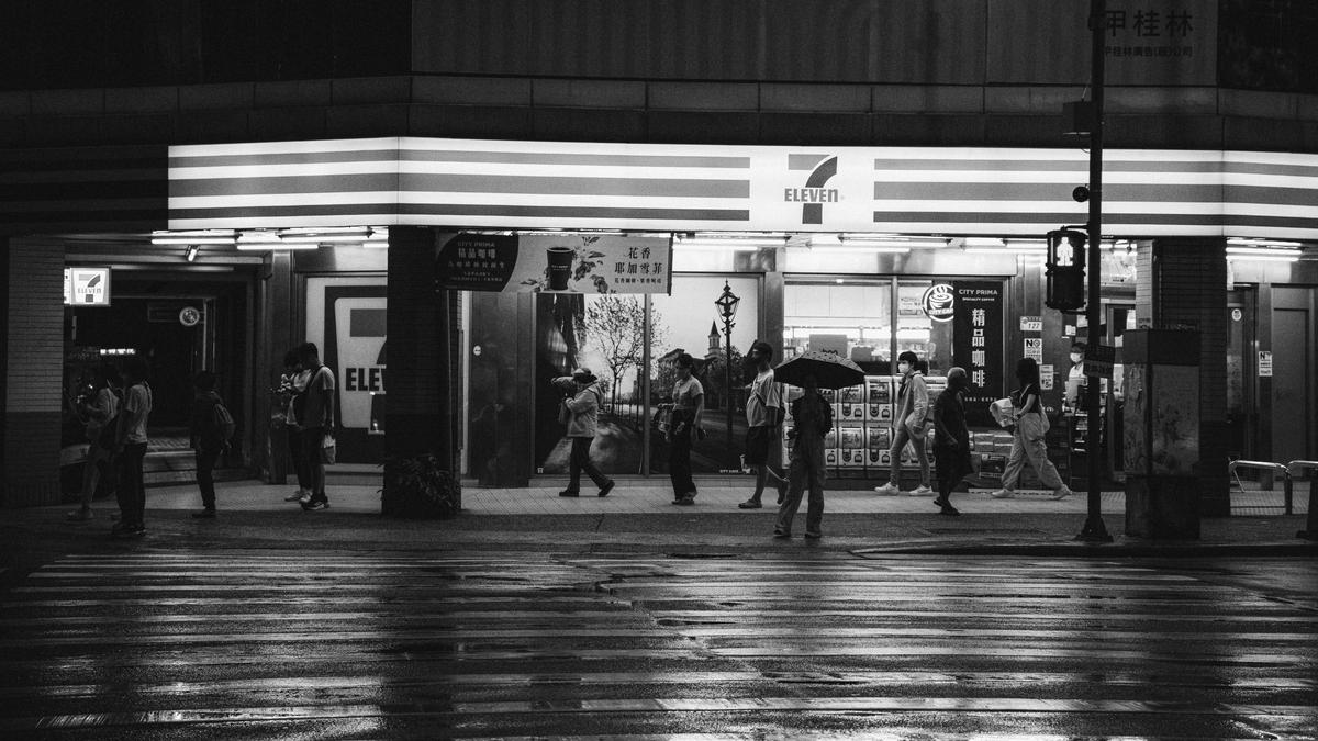 Turis di Jepang Kini Bisa Titip Koper di Minimarket, Biayanya Rp86 Ribu Seharian