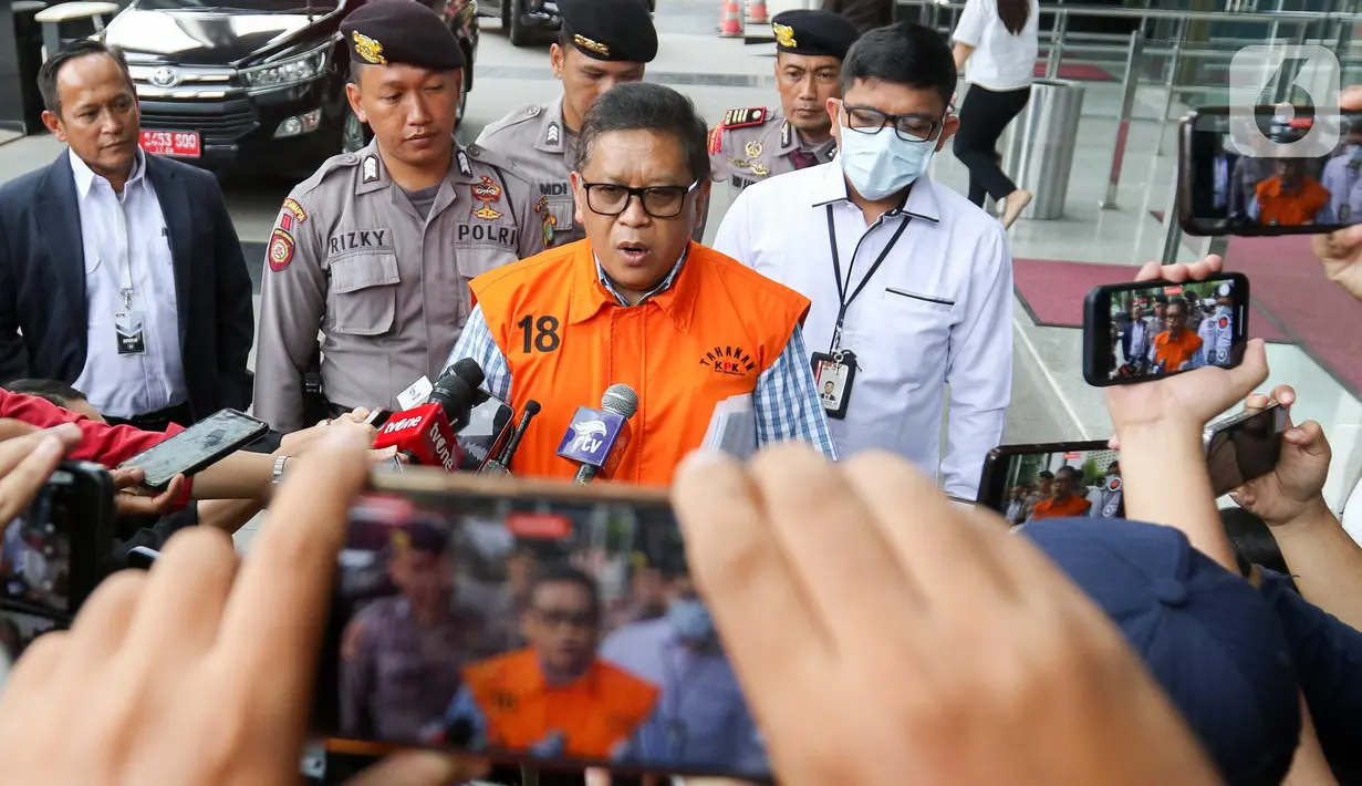 Hasto Kristiyanto merupakan tersangka kasus suap terkait proses penggantian antarwaktu (PAW) anggota DPR 2019-2024 yang melibatkan Harun Masiku, serta perintangan penyidikan. (Liputan6.com/Herman Zakharia)