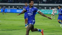 Pemain Persib, Ramon Tanque, merayakan gol yang dicetak ke gawang Bali United pada lanjutan BRI Super League 2025/2026 di Stadion Gelora Bandung Lautan Api, Minggu (12/4/2026) malam WIB. (Bola.com/Erwin Snaz)