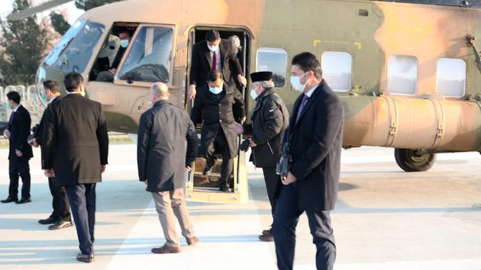 Jusuf Kalla beserta rombongan tiba di Afganistan dan dijemput helikopter militer. (Istimewa)