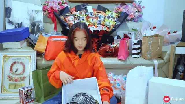 7 Momen Fuji Buka Kado Ulang Tahun, Dapat Hadiah Mewah dan Thoriq Halilintar