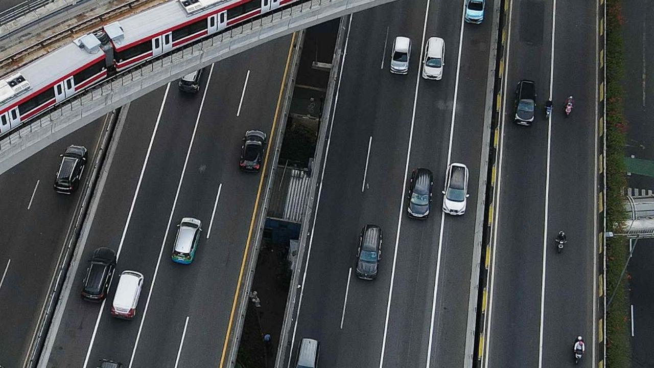 Sebelumnya, karena diduga salah desain, rangkaian LRT Jabodebek disebut hanya bisa melaju 20 km per jam saat melalui longspan Gatot Subroto - Kuningan.