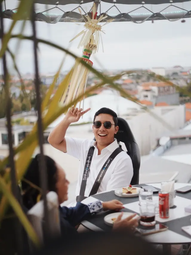 7 Potret Darma Mangkuluhur di Opening Lounge in the Sky Bali, Ada Titiek Soeharto
