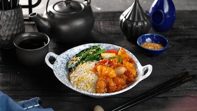 Menu makanan di 153 Kitchen.