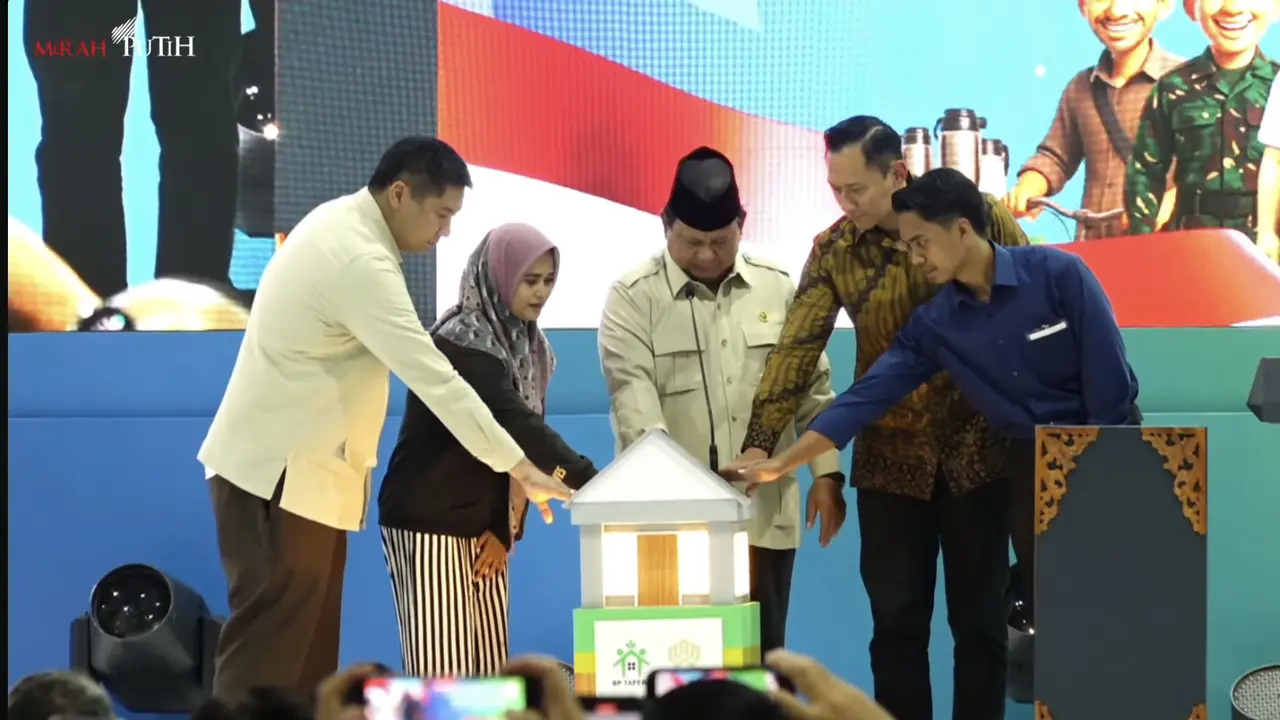 Resmikan Akad 50.030 Rumah MBR, Prabowo: Jangan Terlalu Berterima Kasih ke Presiden