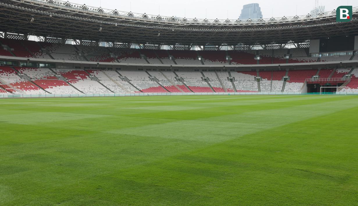 Menteri BUMN itu memastikan rumput siap digunakan dalam laga Indonesia melawan Jepang serta Arab Saudi. Kekuatan rumput jauh lebih baik dibanding laga terakhir Indonesia melawan Australia pada September silam di SUGBK. (Bola.com/M Iqbal Ichsan)