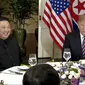 Kim Jong-un dan Donald Trump saat makan malam di acara KTT AS - Korea Utara jilid 2 di Hanoi, Vietnam. (AP)