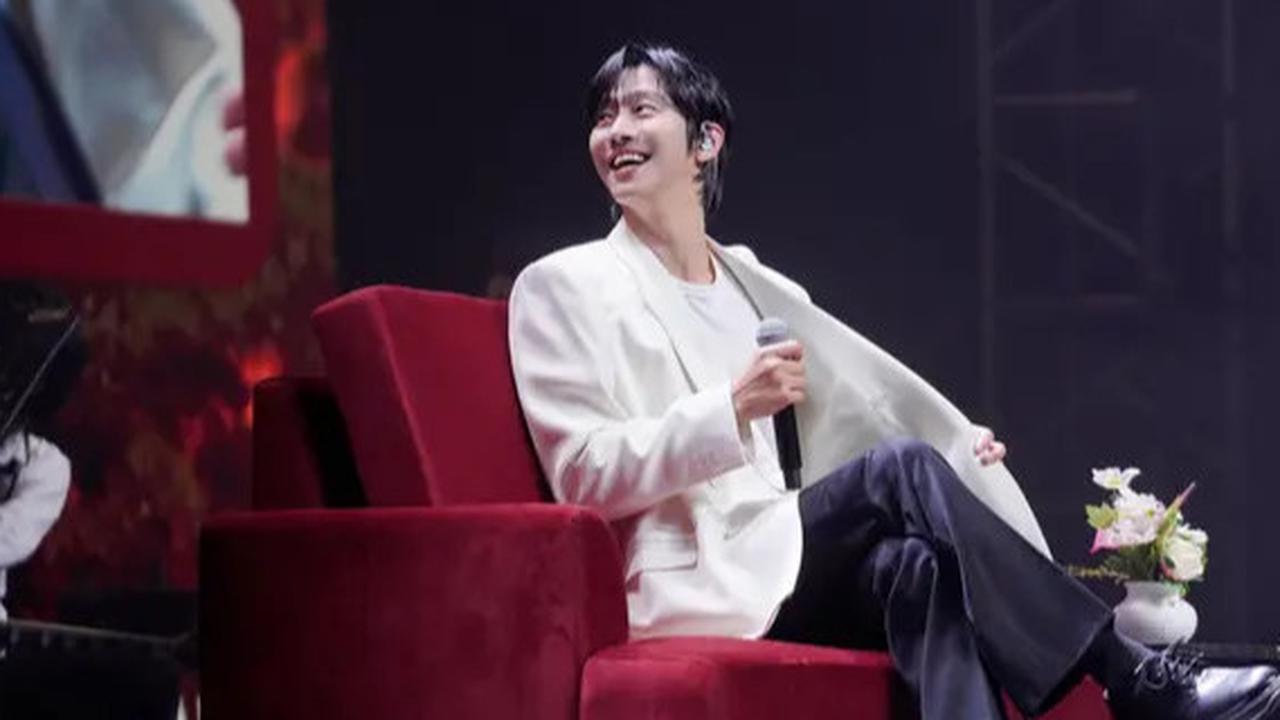 Disambut Sorak-Sorai Penggemar, Ahn Hyo Seop Pakai Batik Dalam Fanmeeting di Jakarta