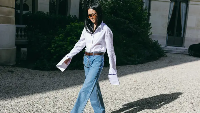 [Bintang] Makin Kekinian Pakai Baju Lengan Super Panjang. Berani Coba?