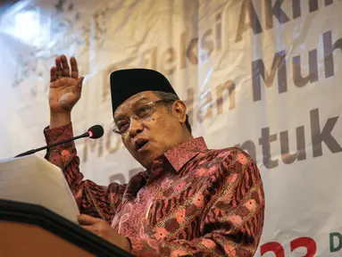 Ketua Umum PBNU, Said Aqil Siradj memberikan paparan refleksi akhir tahun NU di Jakarta, Rabu (23/12/2015). NU mengkritisi krisis kepemimpinan, instabiltas politik, dan melemahnya toleransi dalam beragama. (Liputan6.com/Faizal Fanani)