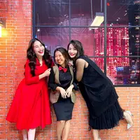 Kiky bersama dengan teman-teman [Foto: Instagram.com/kikysaputrii]