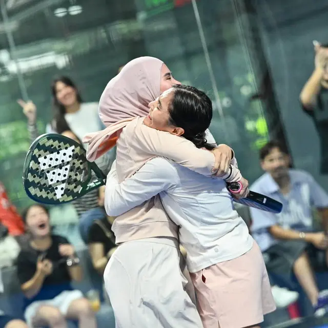 Potret Syahnaz Sadiqah Main Padel Bareng Caca Tengker/Instagram @syahnasz