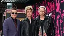 Nama grup band rock Green Day resmi tertulis di Hollywood Walk of Fame pada 1 Mei 2025. (Frederic J. Brown/AFP)