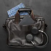 Ilustrasi tas kulit/Copyright Freepik/Freepik