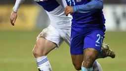 Dalam laga ini Memphis Depay baru bermain pada babak kedua usai menggantikan posisi Wesley Sneijder. (AFP/John Thys)