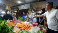 Mendag Zulkifli Hasan saat memantau ketersediaan pasokan dan harga bapok di Pasar Sentral Hamadi, Jayapura, Papua, hari ini, Selasa (2/5).