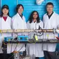 Sili Deng dan timnya di Massachusetts Institute of Technology (MIT) ia mengeksplorasi cara-cara untuk membuat bahan untuk transisi energi dengan menggunakan pembakaran. Kredit:&nbsp;Gretchen Ertl via MIT&nbsp;News