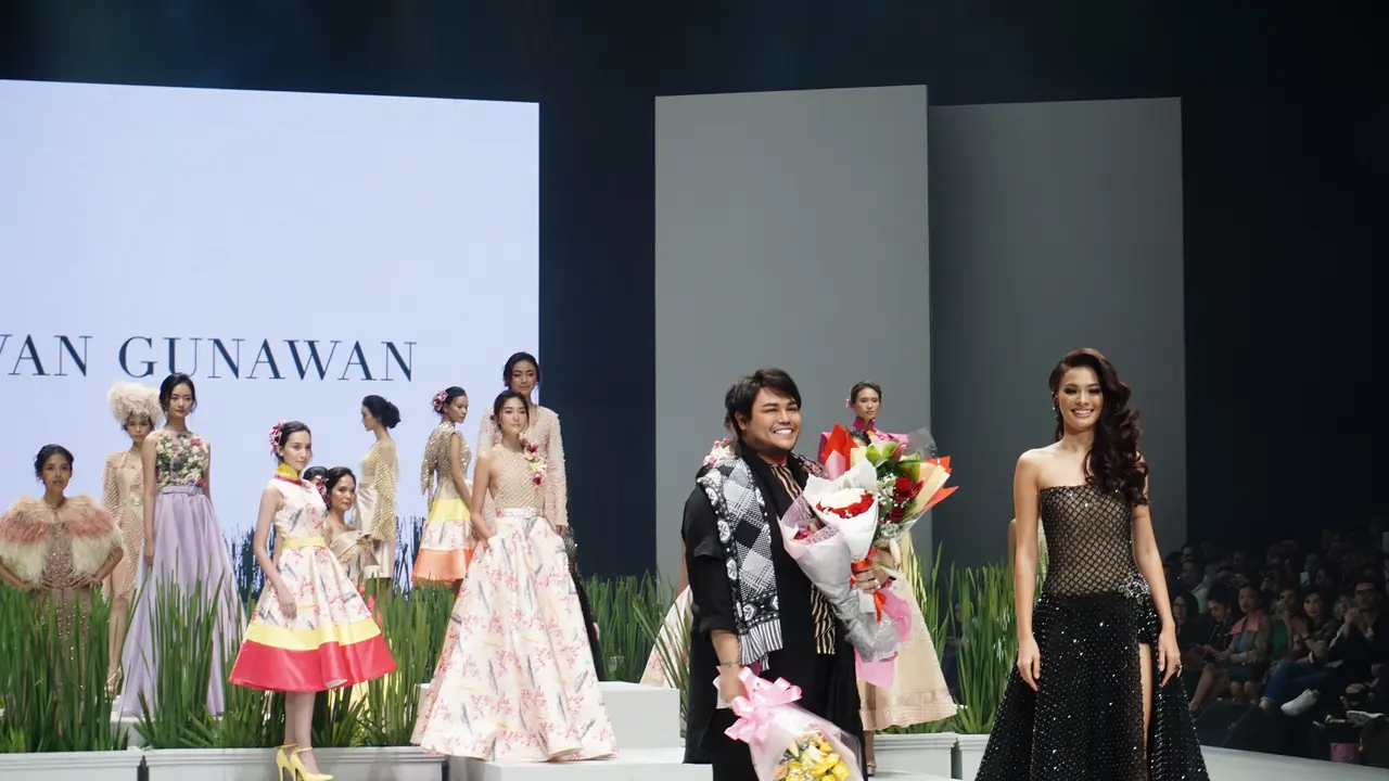 Pikat Gaun Kemenangan Miss Universe Kezia Warouw di IFW 2017