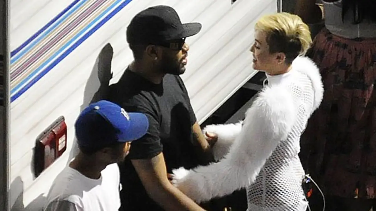 miley-cyrus-130923b.jpg