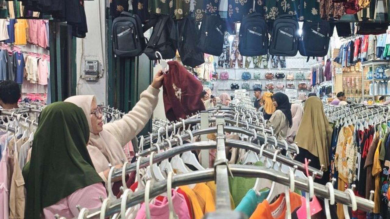 Belanja Pakaian Baru, Cara Penyintas Bencana Aceh Timur Bangkitkan Semangat Rayakan Lebaran