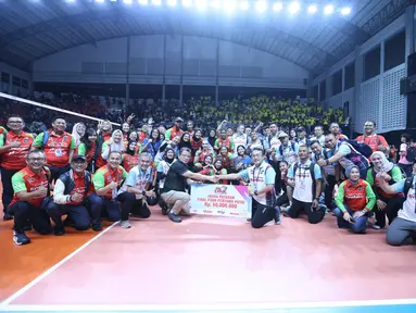 Jakarta Pertamina Enduro (JPE) meraih gelar juara putaran pertama Final Four Proliga 2026, usai kalahkan Gresik Phonska Plus Pupuk Indonesia di GOR Sritex Arena Solo, Kamis (9/4/2026). (Dok. PBVSI)