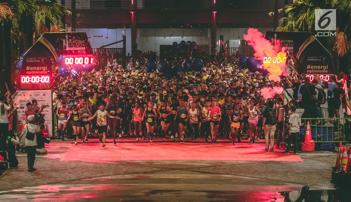 Ribuan pelari mengikuti Jakarta Marathon 2018 di Gelora Bung Karno, Jakarta, Minggu (28/10). Sebanyak 12.500 pelari meramaikan Jakarta Marathon 2018, Memasuki tahun keenam, Jakarta Marathon yang di sponsori oleh PLN. (Liputan6.com/Faizal Fanani)