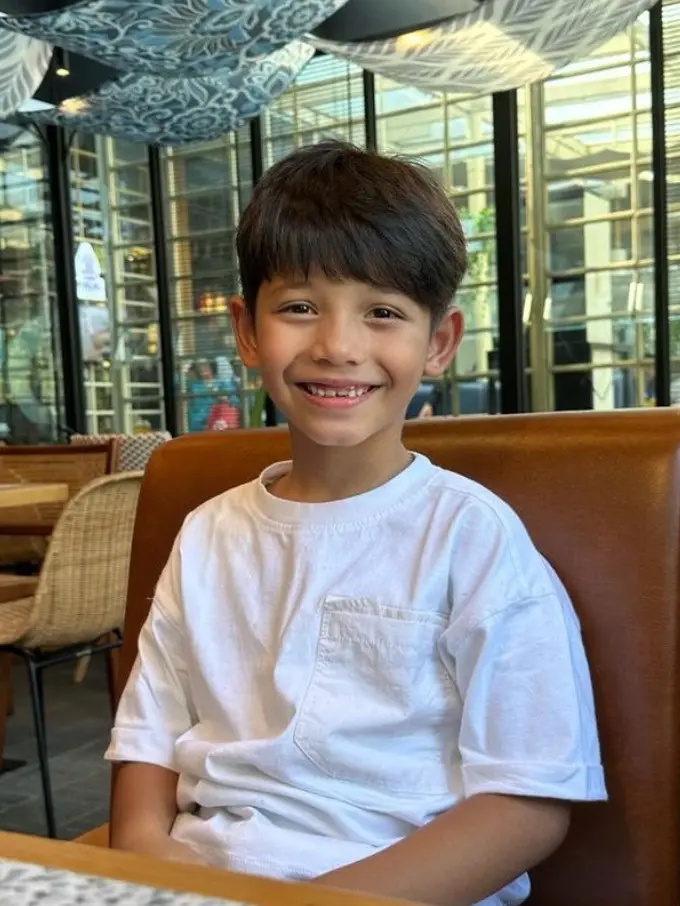 Potret Faqih Alaydrus di restaurant (Instagram/@faqih_alaydruss)