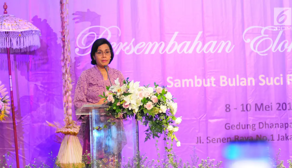 Menteri Keuangan Sri Mulyani menyampaikan sambutan saat membuka DhawaFest Pesona 2019 di Kementerian Keuangan, Jakarta, Rabu (8/5/2019). Dalam sambutannya, Sri Mulyani juga mengajak semua jajaran Kemenkeu untuk peduli dan memelihara lingkungan. (Liputan6.com/Angga Yuniar)