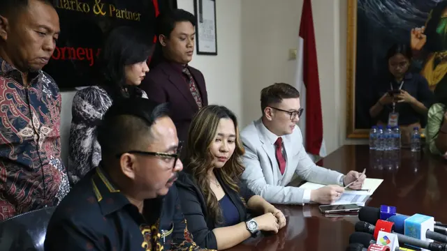 Chikita Meidy bersama kuasa hukumnya