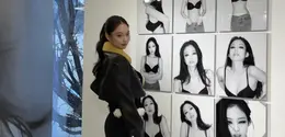 Bukan sekadar selebrasi, pameran ini terasa seperti catatan personal, mengajak publik melihat fragmen perjalanan Jennie di usia 20-an, sebelum akhirnya melangkah ke kepala tiga dengan versi dirinya yang lebih jujur dan apa adanya. [@jennierubyjane].