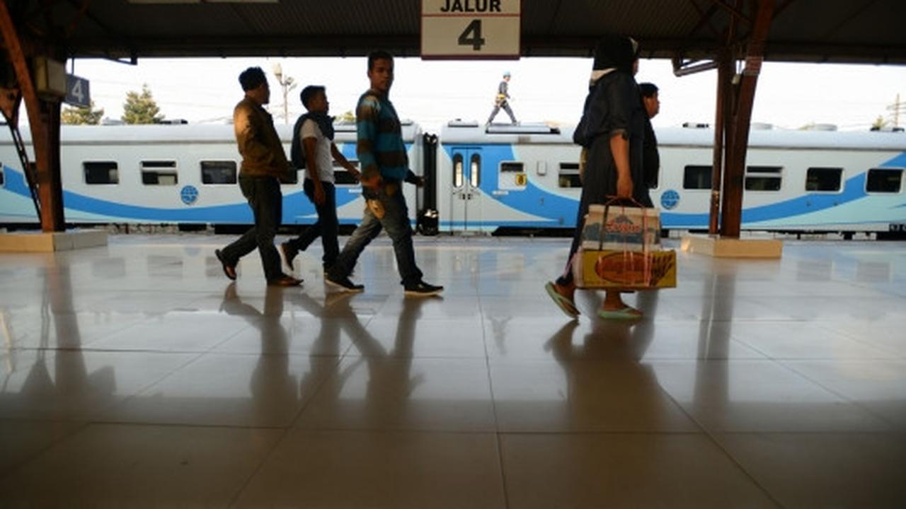 H+4 Lebaran, pemudik mulai padati Stasiun Pasar Senen