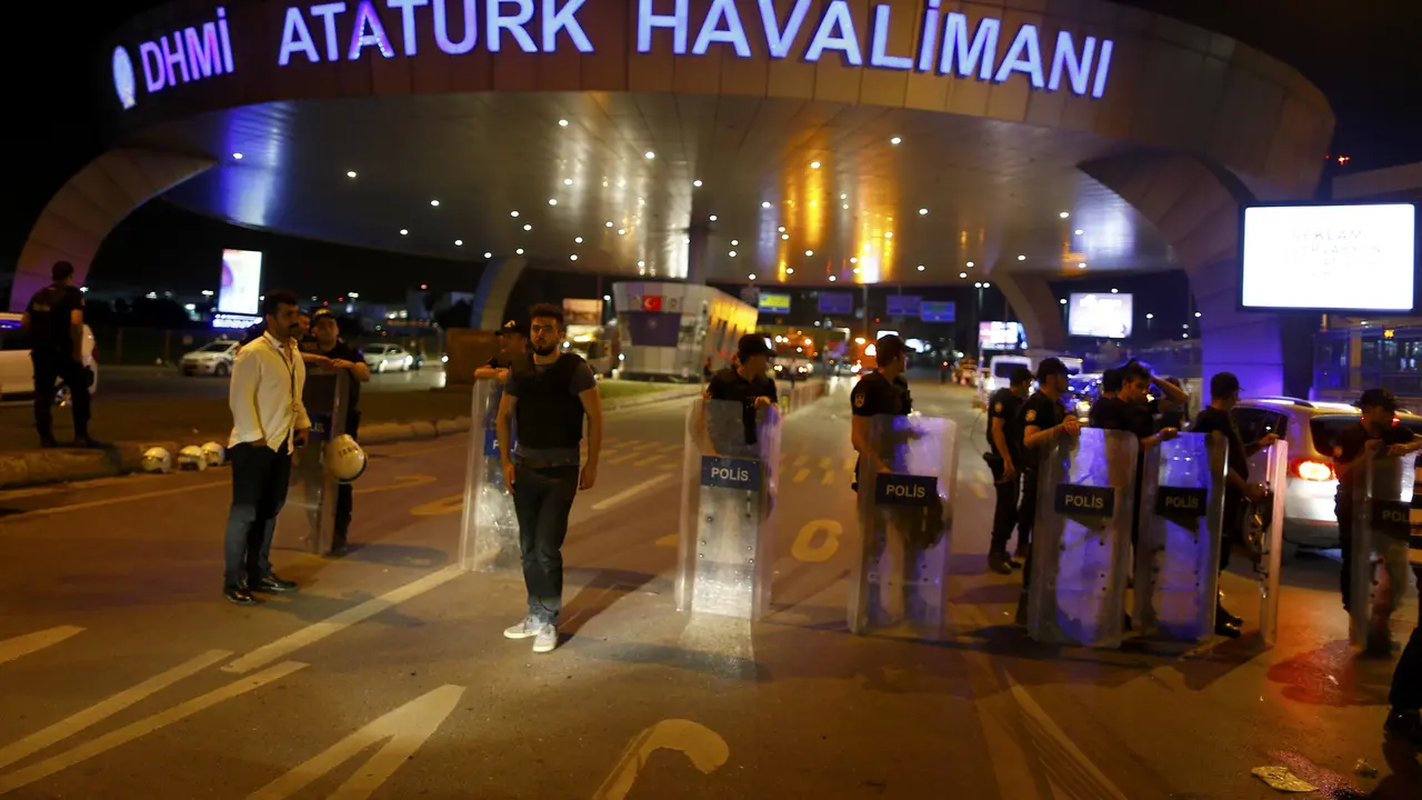 Situasi pengamanan pascateror di Bandara Ataturk di Istanbul, Turki