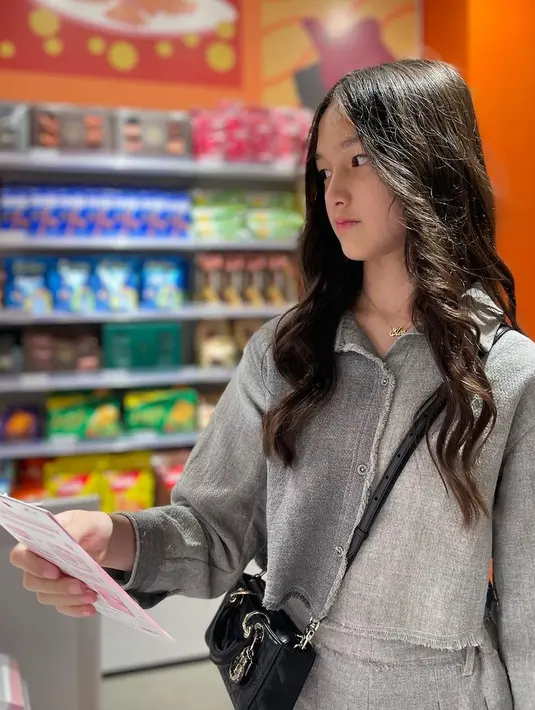 <p>Shakeela Eleanor Ameera atau biasa disapa Elea baru saja genap 11 tahun. Potret cantik anak ketiga Andhika dan Ussy tersebut mencuri perhatian warganet. [Instagram/andhiiikapratama]</p>