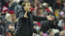 Setelah tertinggal, Wolverhampton tak menyerah mencari gol penyeimbang. Berkali-kali tekanan dilancarkan anak asuh Julen Lopetegui. (AP Photo/Jon Super)