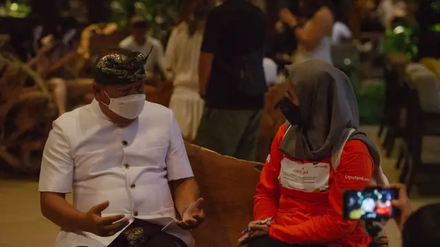 Ketut Suardana, pendiri Yayasan Mudra Swari Saraswati diwawancarai awak media. Dokumentasi Tim Ubud Writers & Readers Festival 2021