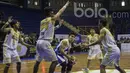 Pebasket Satria Muda, Hardianus, berusaha melewati hadangan pebasket Bima Perkasa pada laga IBL Regular Season 2017 di C-tra Arena Bandung, Jawa Barat, Minggu (26/2/2017). Satria Muda menang 83-44 atas Bima Perkasa. (Bola.com/Vitalis Yogi Trisna)