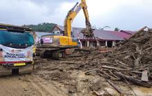 Kolaborasi Legislator Tapsel: DPR RI dan DPRD Bersihkan SD Terdampak Longsor untuk Hunian Sementara