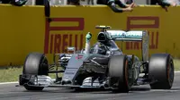 Pembalap Spanyol Nico Rosberg memenangai balapan Formula 1 GP Spanyol di Sirkuit de Catalunya (JOSEP LAGO / AFP)