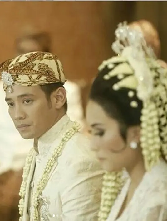 Dihubungi melalui sambungan telepon, Heidi, selaku manajer Tarra mengatakan mas kawin yang diberikan berupa perhiasan. Ia juga mengatakan, setelah akad nikah juga diadakan resepsi yang bertempat di seberang rumah Gya. (Instagram/ratu_nyinyir)