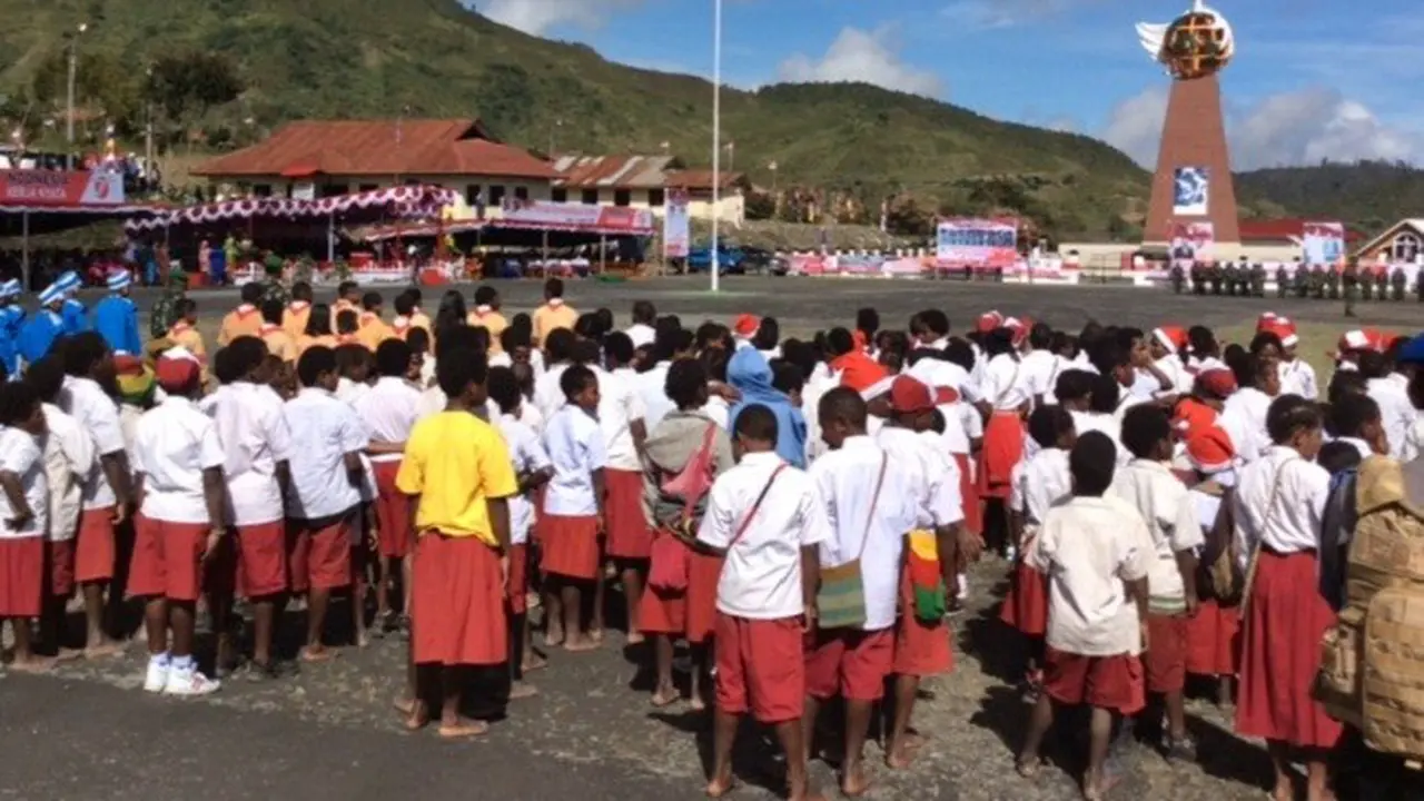 Guru Bantu, Tulang Punggung Pendidikan di Pedalaman Papua