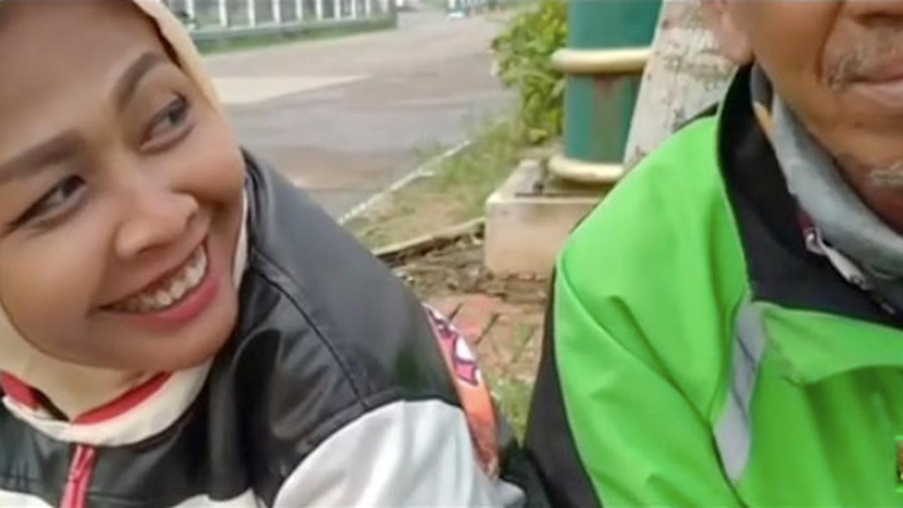 ⁠Cerita Kocak Tukang Ojol Paruh Baya Diminta Segera Nikahi Pacar: Gue Takut Kawinin Elu, Tapi Gue juga Sayang