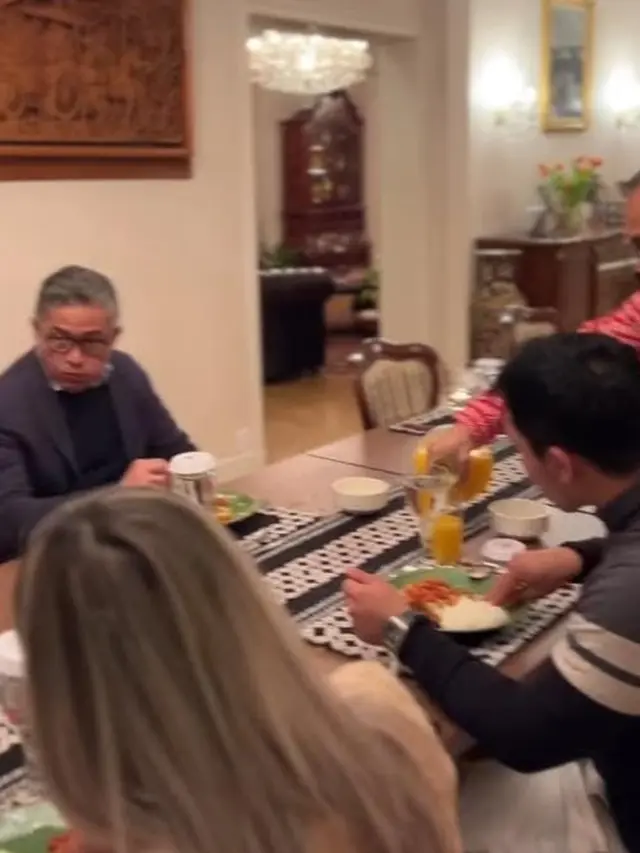 Jordi Onsu masak ayam geprek di Belanda