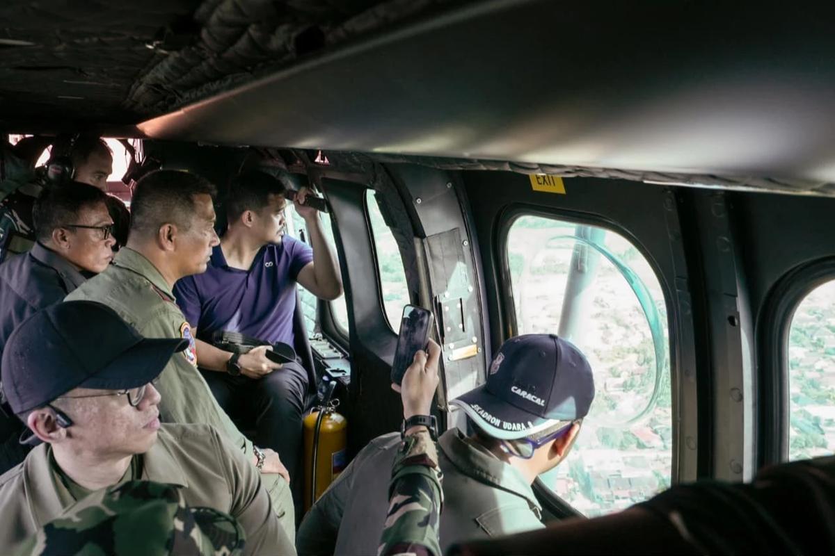 Gubernur Sumatera Utara, Muhammad Bobby Afif Nasution Salurkan Bantuan di Tapanuli Pakai Heli
