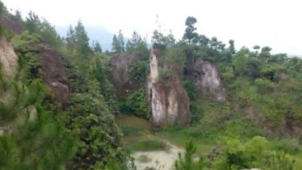 Gunung Sanghyang Anjung di Bandung